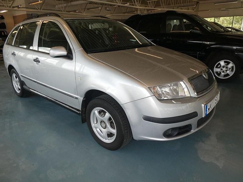 Silver Begagnad 2005 Skoda Fabia Kombi | 28 700 kr (Dyr) - Bild 1/4
