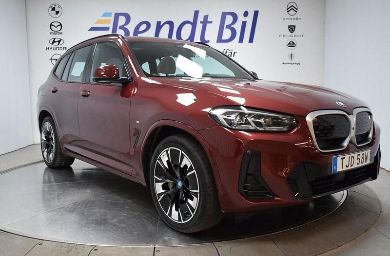 Röd Begagnad 2022 BMW iX3 M Sport SUV | 369 500 kr (Bra pris) - Bild 1/4