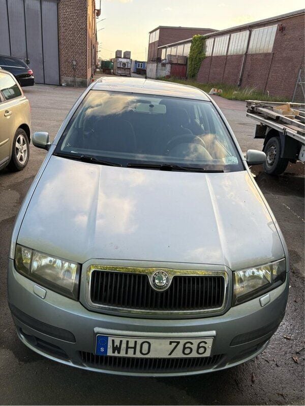 Grå Begagnad 2005 Skoda Fabia Halvkombi | 16 500 kr (Bra pris) - Bild 1/4