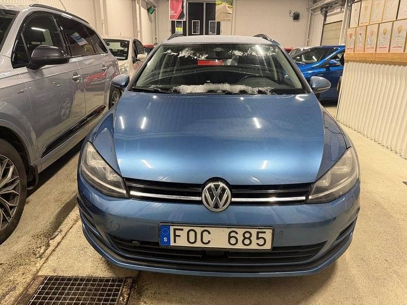 Blå Begagnad 2013 VW Golf VII Kombi | 69 990 kr (Marknadspris) - Bild 1/4