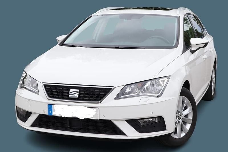 Vit Begagnad 2019 Seat Leon ST Style Kombi | 160 000 kr (Marknadspris) - Bild 1/4