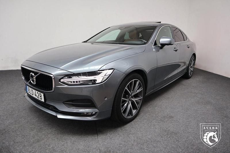 Grå Begagnad 2020 Volvo S90 Momentum Sedan | 334 900 kr (Marknadspris) - Bild 1/4