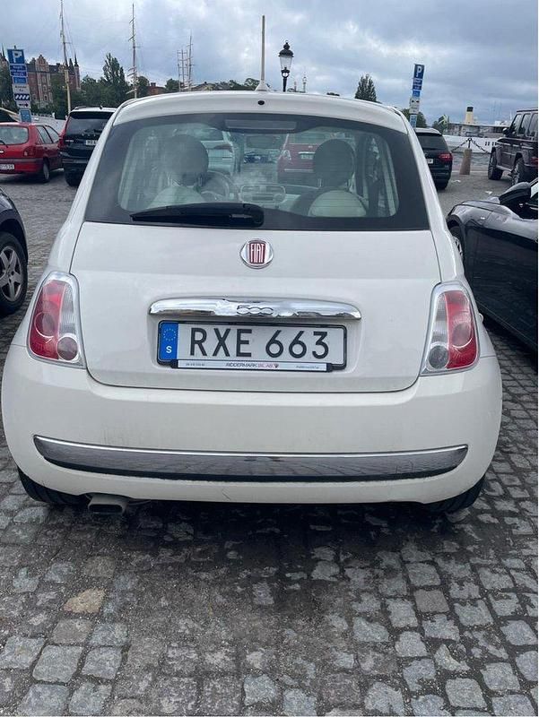Vit Begagnad 2016 Fiat 500 Lounge Halvkombi | 86 000 kr (Marknadspris) - Bild 1/4