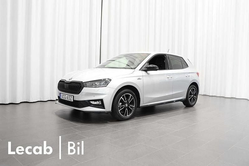 Silver (brilliant silver metallic) Begagnad 2024 Skoda Fabia Monte Carlo Halvkombi | 224 500 kr (Marknadspris) - Bild 1/4