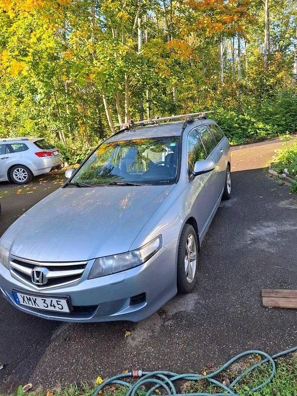 Blå Begagnad 2006 Honda Accord Sport Kombi | 27 000 kr - Bild 1/4