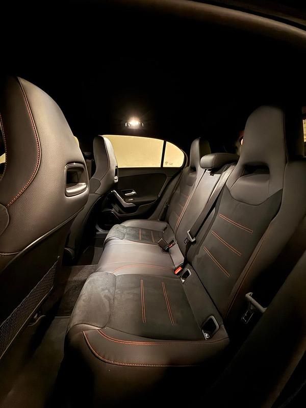 Begagnad Mercedes A180 136 HK (100 kW) 2022 Nattsvart Halvkombi