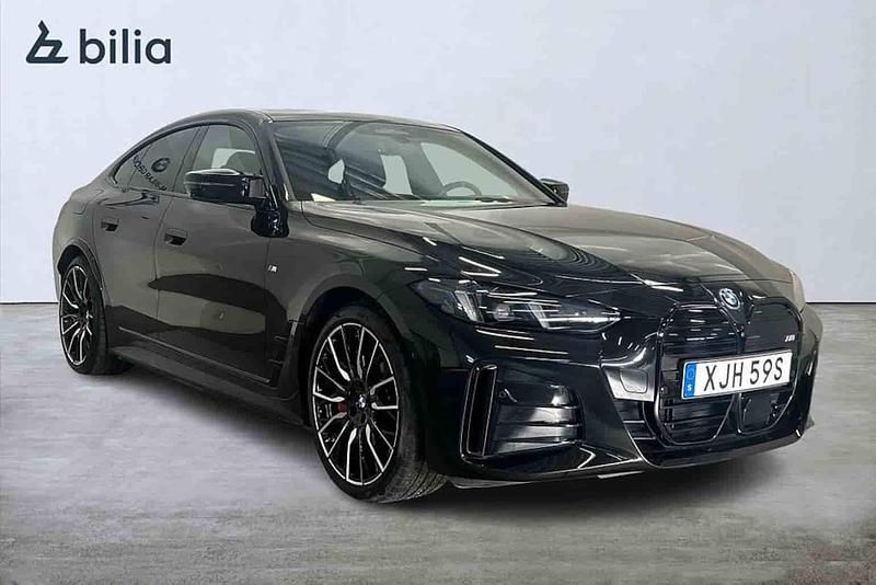 Svart Begagnad 2025 BMW i4 Sedan | 769 000 kr - Bild 1/1
