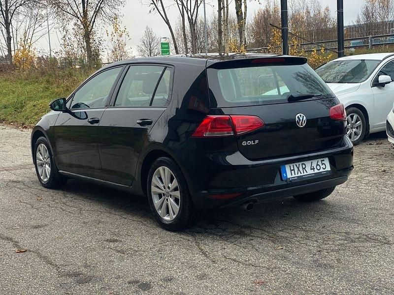 Begagnad VW Golf VII 110 HK (80 kW) 2015 Svart Halvkombi