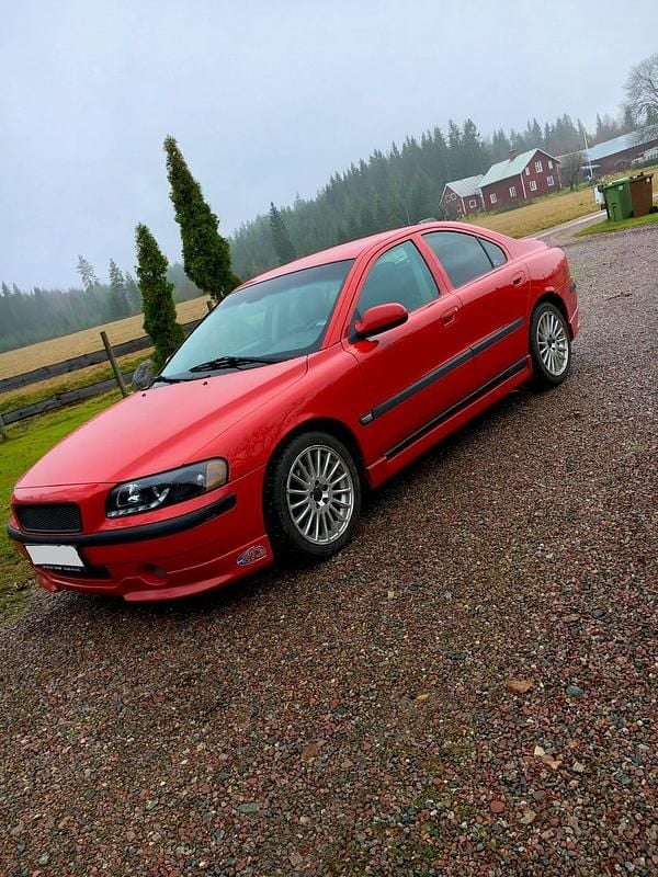 Begagnad 2003 Volvo S60 Sedan | 20 000 kr (Marknadspris) - Bild 1/4