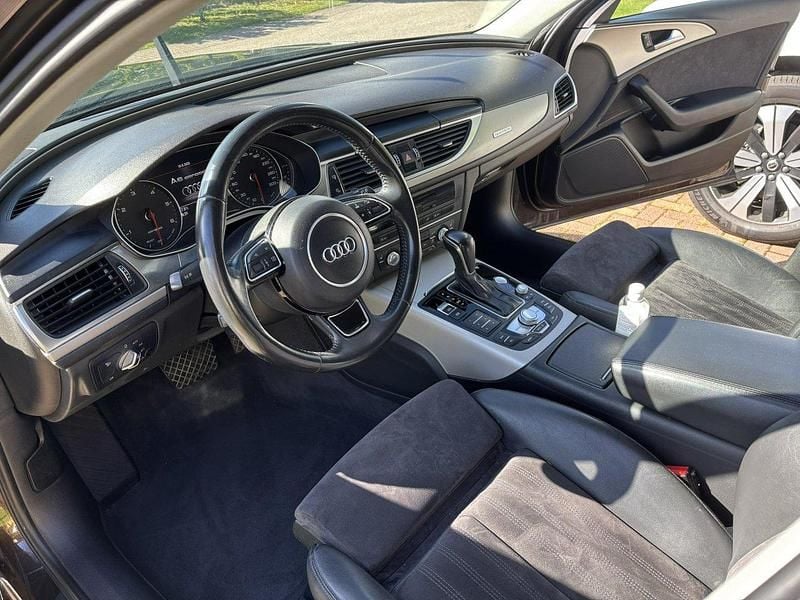 Brun Begagnad 2017 Audi A6 Allroad Sport Kombi | 188 500 kr (Marknadspris) - Bild 1/4