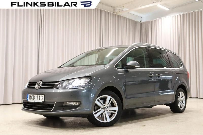 Mörkgrå Begagnad 2022 VW Sharan Minibuss | 369 900 kr (Lite dyr) - Bild 1/4