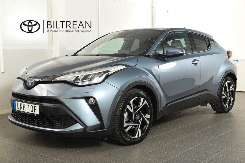 Grå Begagnad 2022 Toyota C-HR Edition SUV | 279 900 kr (Marknadspris) - Bild 1/4