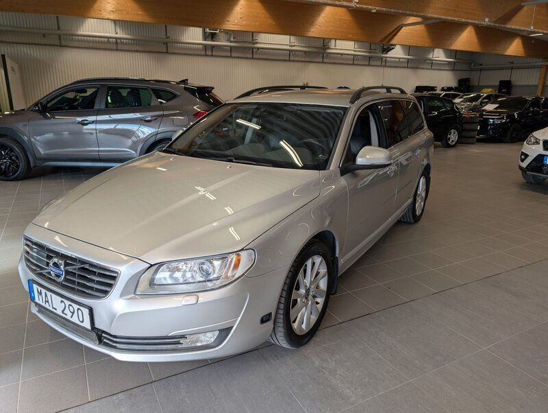 Silver Begagnad 2015 Volvo V70 Momentum Kombi | 159 700 kr (Lite dyr) - Bild 1/4