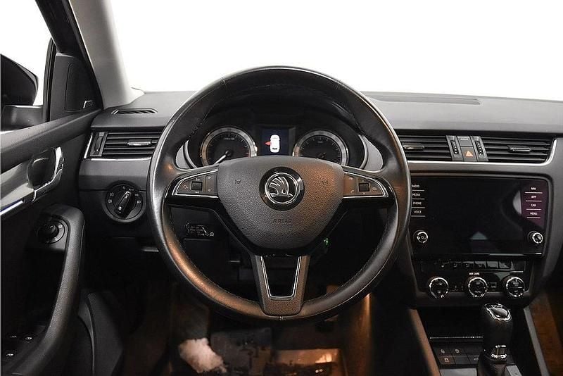 Begagnad Skoda Octavia Style 150 HK (110 kW) 2017 Svart Kombi