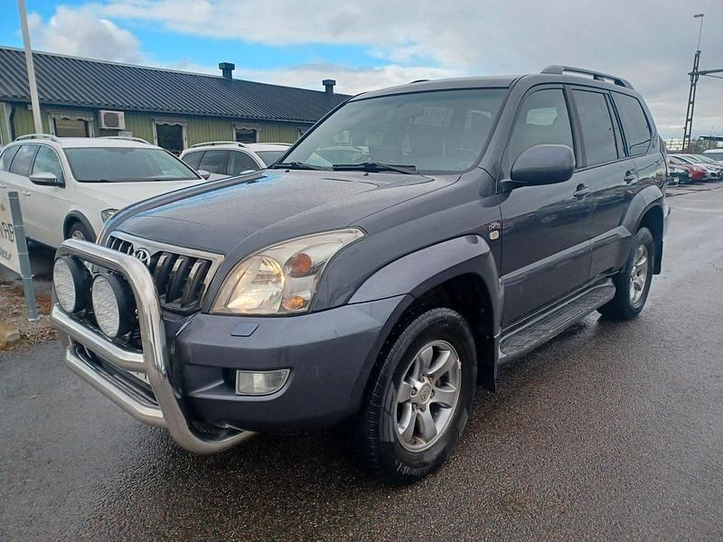 Mörkgrå Begagnad 2007 Toyota Land Cruiser SUV | 179 900 kr (Lite dyr) - Bild 1/4