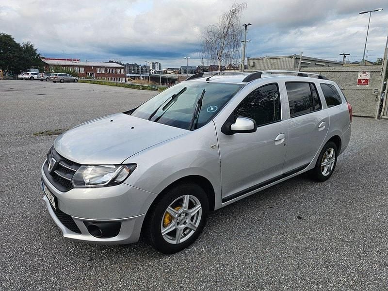Silver Begagnad 2013 Dacia Logan MCV Kombi | 39 900 kr (Marknadspris) - Bild 1/4