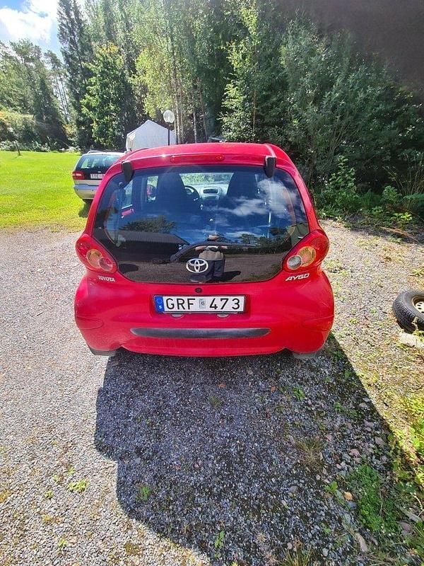 Röd Begagnad 2008 Toyota Aygo Halvkombi | 30 000 kr (Marknadspris) - Bild 1/3