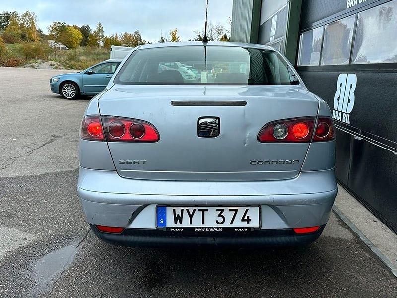 Begagnad Seat Cordoba 75 HK (55 kW) 2004 Silver Sedan