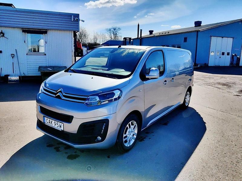 Grå Begagnad 2021 Citroën Jumpy Business Class Minibuss | 162 500 kr (Dyr) - Bild 1/4
