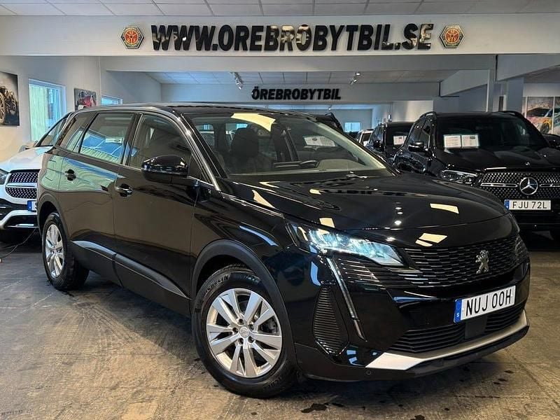Svart Begagnad 2022 Peugeot 5008 SUV | 274 500 kr (Marknadspris) - Bild 1/4