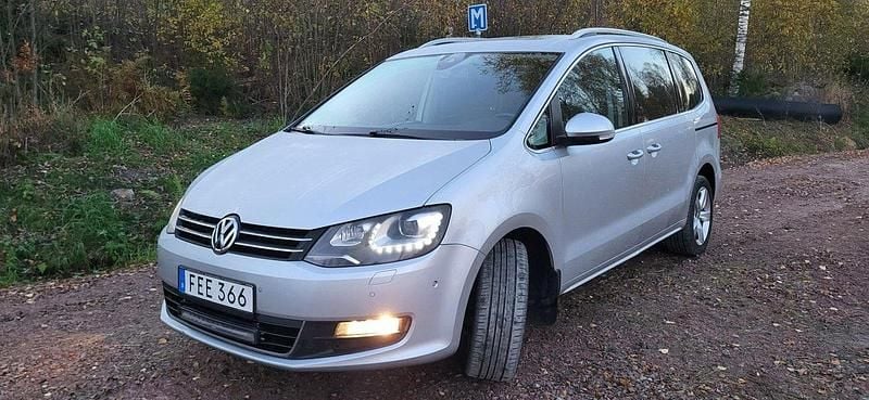 Silver Begagnad 2014 VW Sharan Minibuss | 120 000 kr (Marknadspris) - Bild 1/4