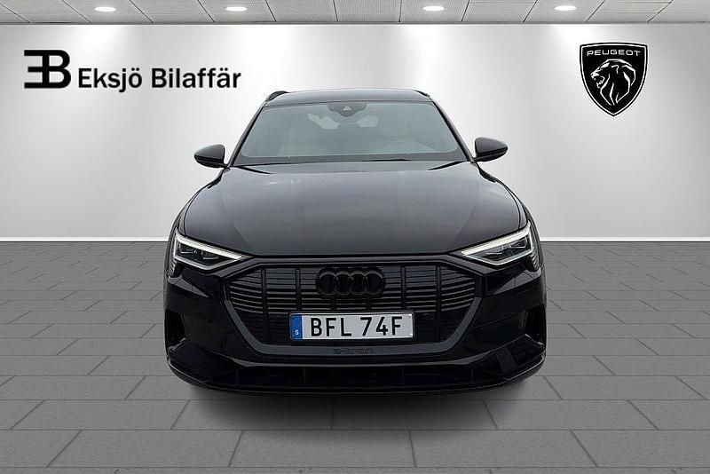 Begagnad Audi e-tron 300 kW (408 HK) 2022 Svart SUV