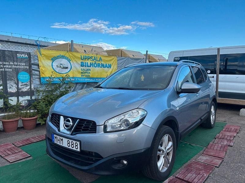 Grå Begagnad 2012 Nissan Qashqai +2 SUV | 64 900 kr (Marknadspris) - Bild 1/4