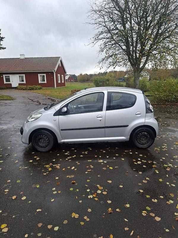 Silver Begagnad 2008 Citroën C1 Halvkombi | 18 000 kr (Bra pris) - Bild 1/2