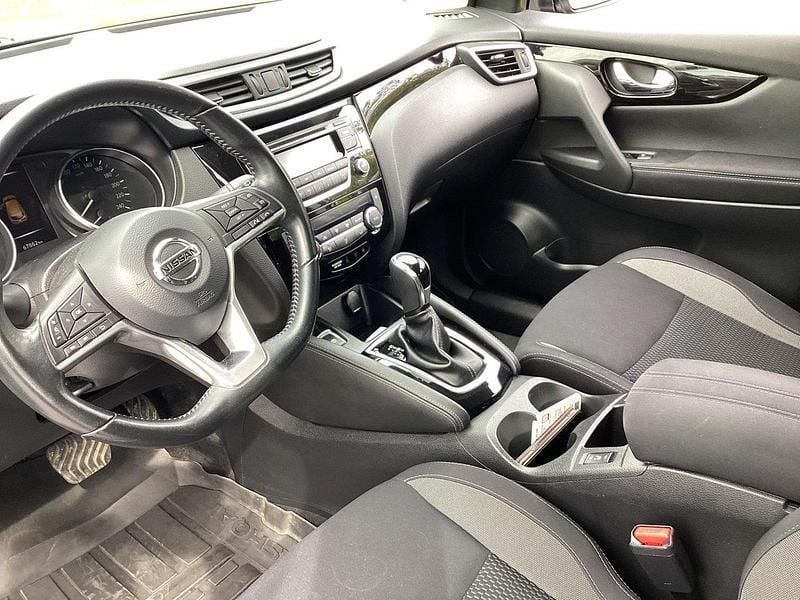 Grå Begagnad 2018 Nissan Qashqai SUV | 162 500 kr (Bra pris) - Bild 1/4