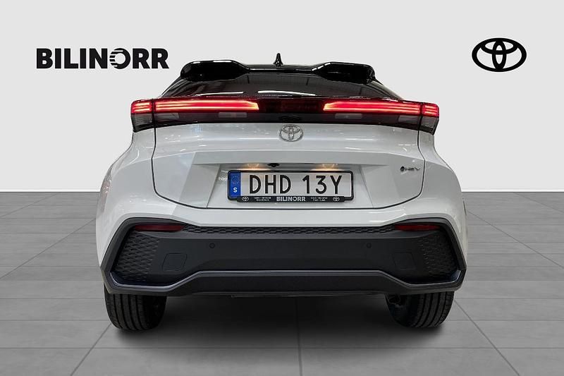 Begagnad Toyota C-HR Style 200 HK (147 kW) 2023 Vit SUV