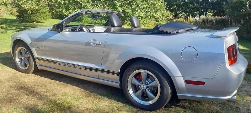 Silver Begagnad 2006 Ford Mustang GT Convertible Cab | 185 000 kr (Marknadspris) - Bild 1/4