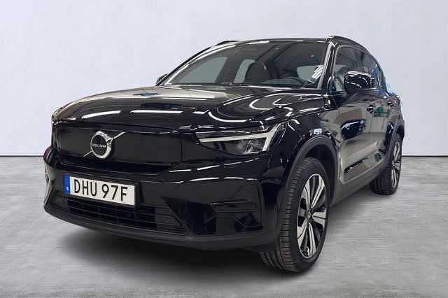 Svart Begagnad 2023 Volvo XC40 Core SUV | 309 900 kr (Superpris) - Bild 1/4