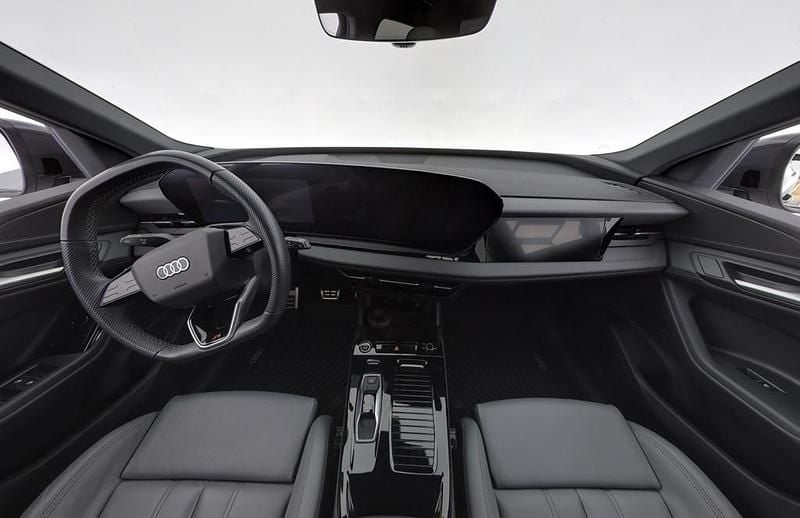 Begagnad Audi Q6 e-tron Comfort 269 kW (367 HK) 2024 Grå SUV