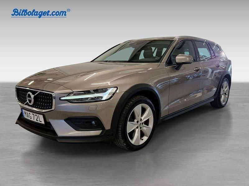Grå Begagnad 2020 Volvo V60 CC SE Kombi | 269 500 kr (Marknadspris) - Bild 1/3