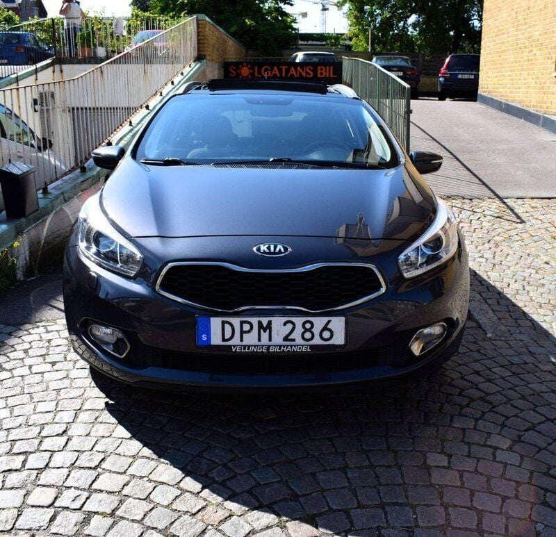 Grå Begagnad 2015 Kia Ceed Sportswagon Comfort Kombi | 85 000 kr (Marknadspris) - Bild 1/4