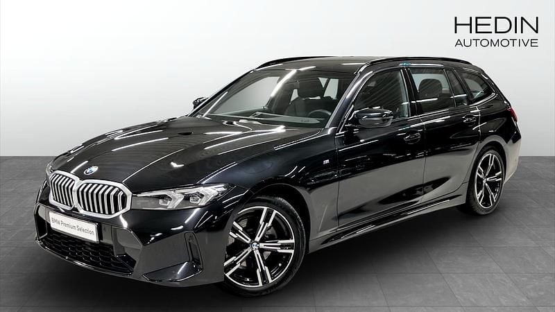 Svart (black) Begagnad 2025 BMW 320 Shadowline Kombi | 474 700 kr (Lite dyr) - Bild 1/4