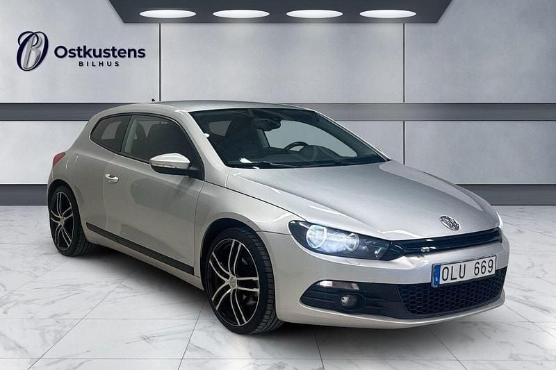 Silver Begagnad 2010 VW Scirocco Sportkupé | 79 900 kr (Bra pris) - Bild 1/4