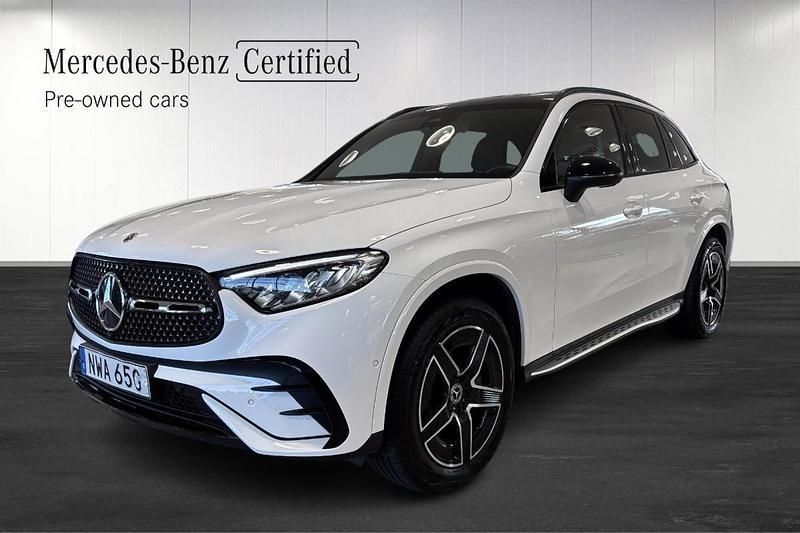 Vit (white) Begagnad 2024 Mercedes GLC300e AMG SUV | 709 900 kr (Marknadspris) - Bild 1/4