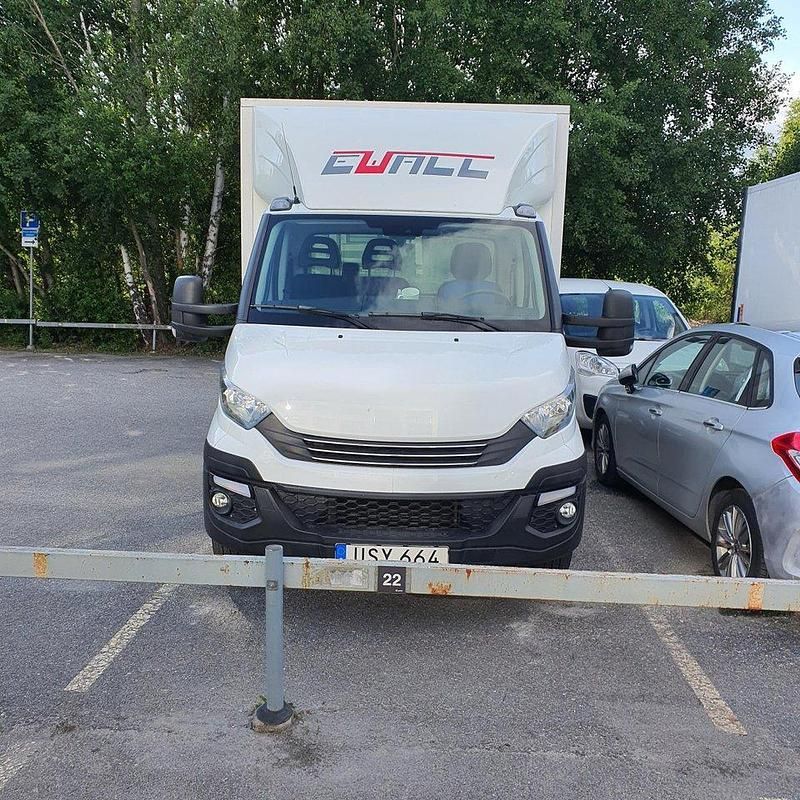 Vit Begagnad 2018 Iveco Daily | 189 000 kr (Superpris) - Bild 1/4