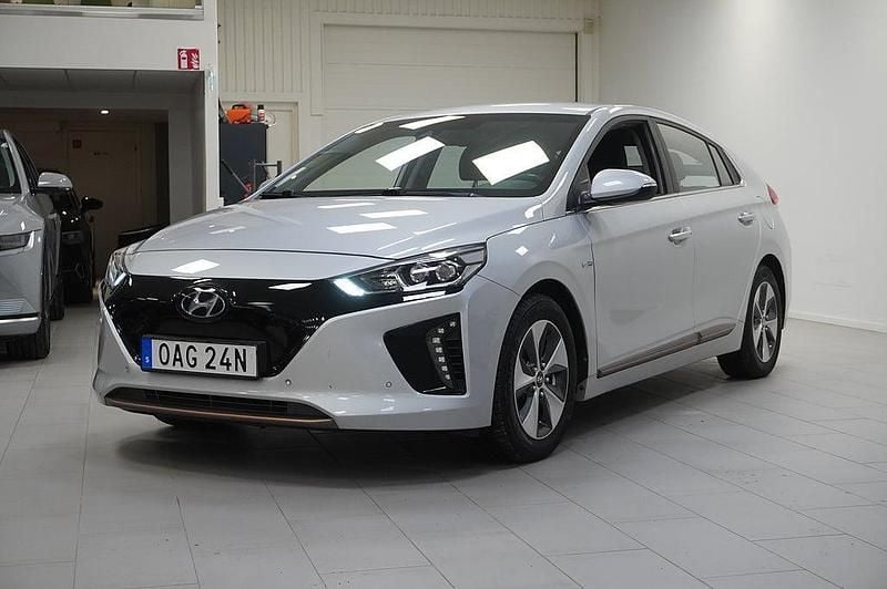 Lgrå Begagnad 2018 Hyundai Ioniq Premium Halvkombi | 174 900 kr (Marknadspris) - Bild 1/4