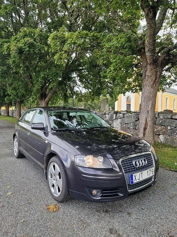 Grå Begagnad 2006 Audi A3 Sportback Comfort Halvkombi | 18 000 kr (Superpris) - Bild 1/4