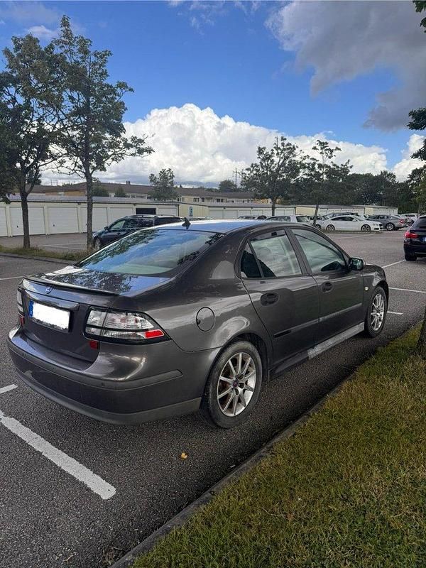Brun Begagnad 2005 Saab 9-3 Linear Sedan | 23 000 kr (Marknadspris) - Bild 1/1