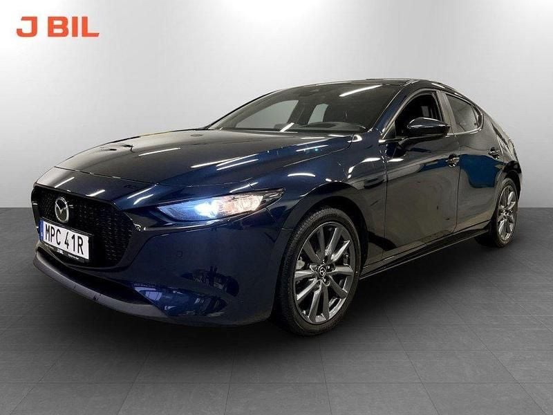 Blå Begagnad 2022 Mazda 3 Sky Halvkombi | 239 900 kr (Marknadspris) - Bild 1/4