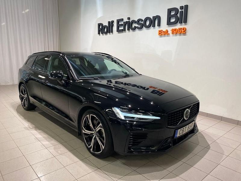 Svart Begagnad 2025 Volvo V60 Ultra Kombi | 534 500 kr - Bild 1/4