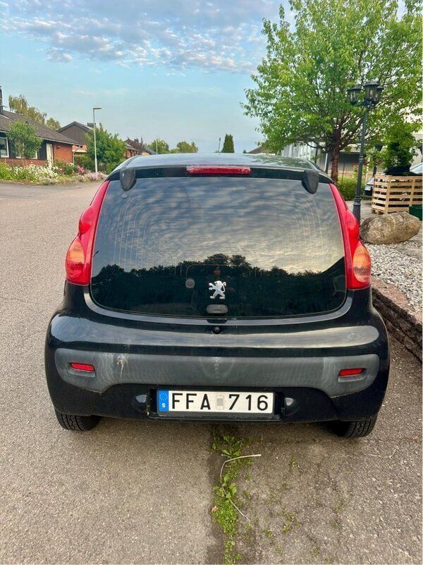 Svart Begagnad 2008 Peugeot 107 Halvkombi | 29 000 kr (Marknadspris) - Bild 1/4
