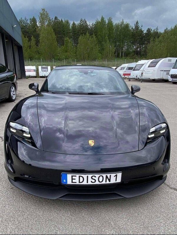 Svart Begagnad 2021 Porsche Taycan Sedan | 669 999 kr (Lite dyr) - Bild 1/4