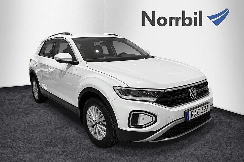 Vit Begagnad 2023 VW T-Roc SUV | 224 900 kr (Marknadspris) - Bild 1/4