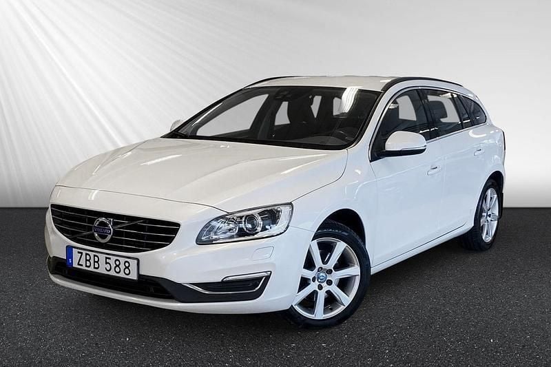 Vit Begagnad 2017 Volvo V60 Momentum Kombi | 159 800 kr (Superpris) - Bild 1/4