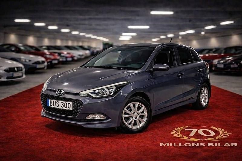 Grå Begagnad 2016 Hyundai i20 Comfort | 64 900 kr (Marknadspris) - Bild 1/4
