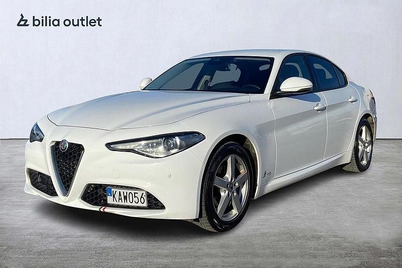 Begagnad Alfa Romeo Giulia Super 200 HK (147 kW) 2018 Vit Sedan